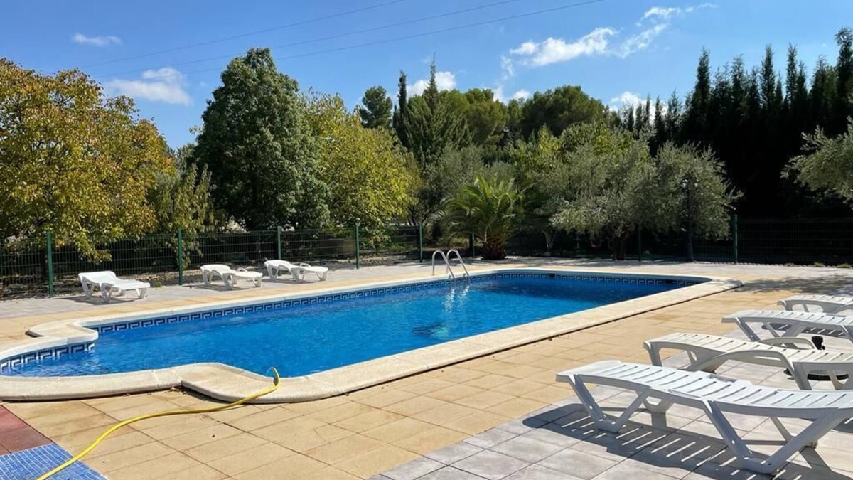 Moratalla House | Chalet Casa de Lozano y Rueda with Mountain View, Pool, Garden & Wi-Fi
