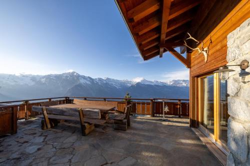 Saint-Pierre-de-Clages Ski Chalet | Chalet Chafrebelle - sauna & view