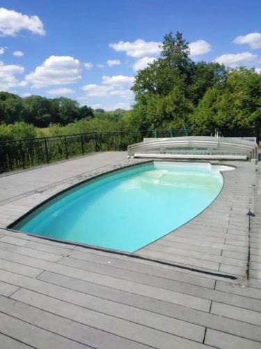 Louatre Ski Chalet | Chalet chaleureux à Louâtre avec piscine partagée