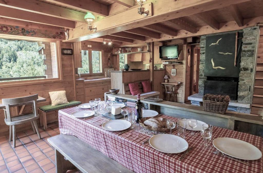 Meribel Centre Ski Chalet | Chalet chaleureux · Ski aux pieds · Cheminée · WIFI gratuit - FR-1-688-1