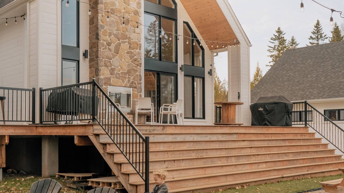 Chertsey Ski Chalet | Chalet Chardonnay - Spa | Wood fire places | Yellow Lake