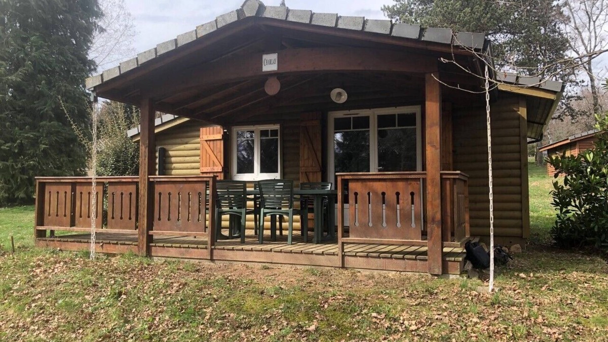 Beynat Ski Chalet | Chalet Charley with lake view