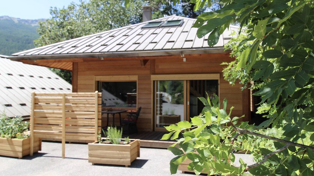 Forville Ski Chalet | Chalet "Charmant Petit Individuel" with Private Terrace & Wi-Fi