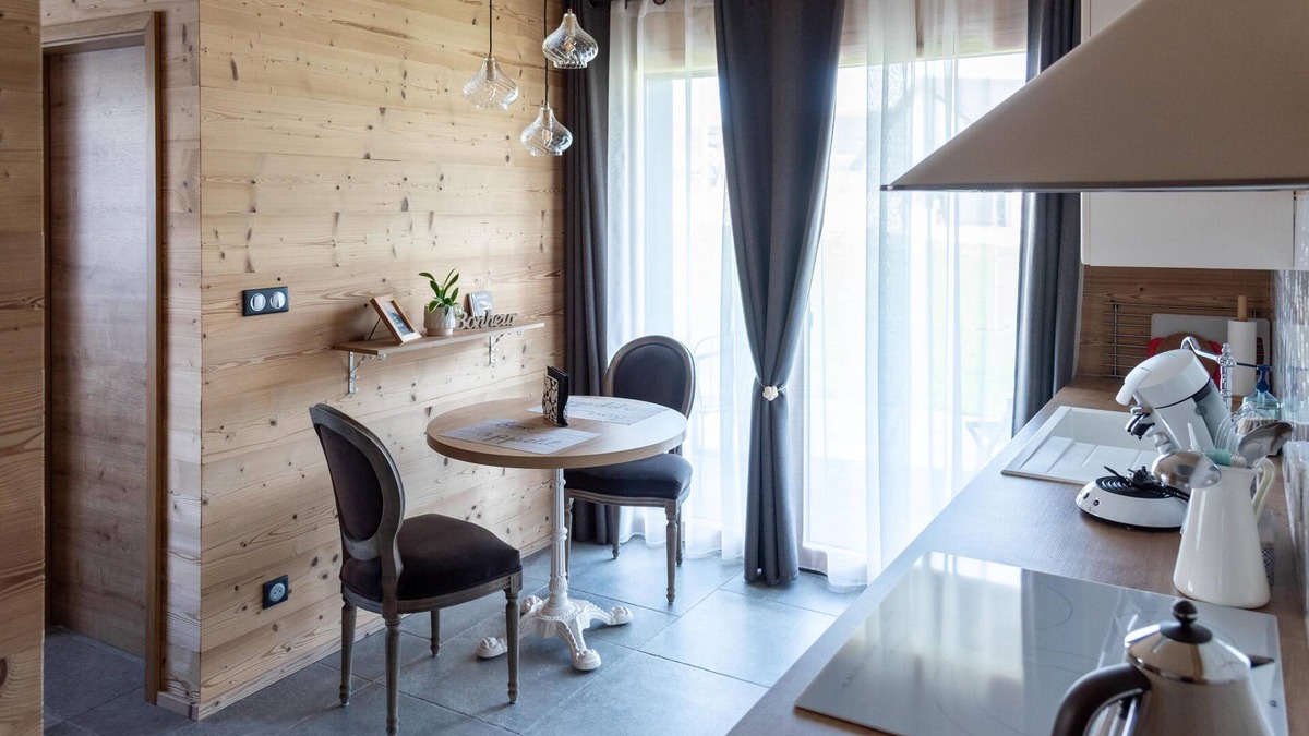 Les Fourgs Apartment | CHALET CHIC .