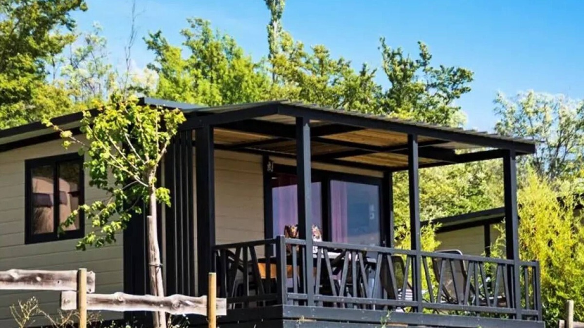 Rosans Ski Chalet | Chalet Comfort "Noumea" + CLIM 25m2 - (Modell 2) 2 Schlafzimmer + 12m2 überdachte Terrasse + TV 5 Personen