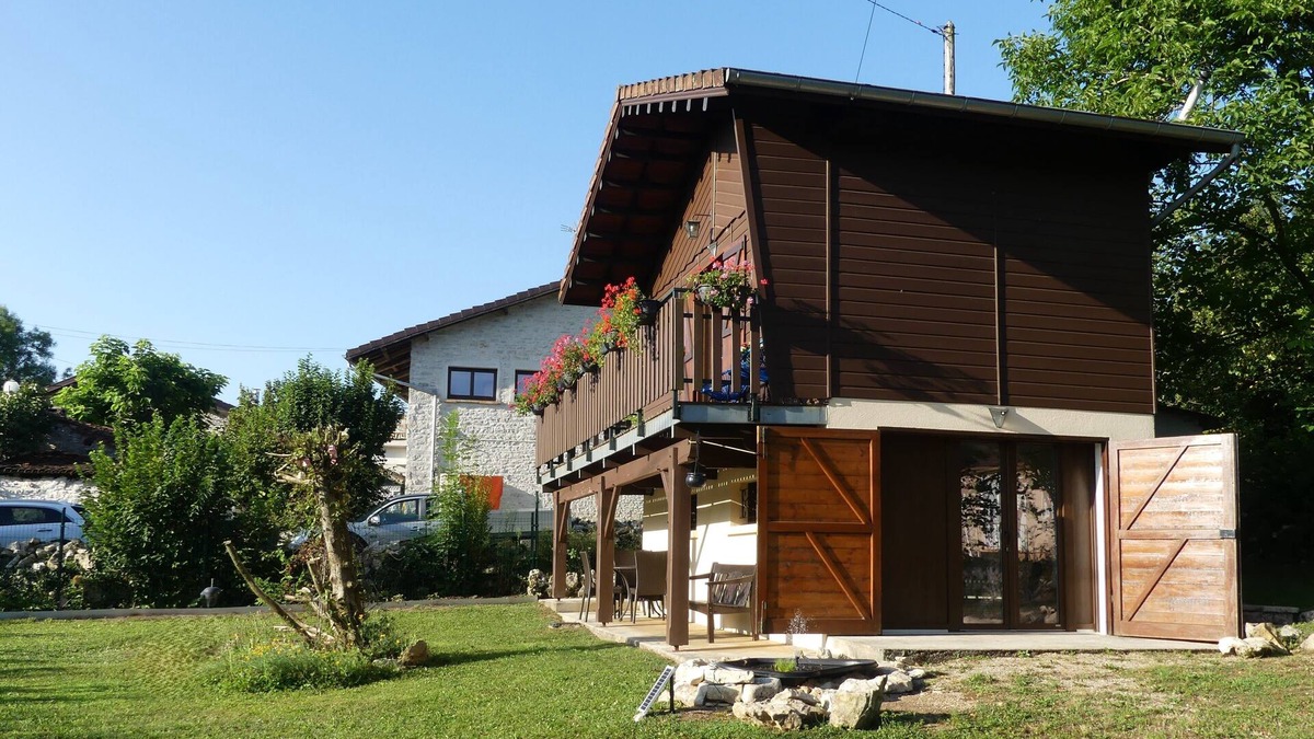 Corveissiat Ski Chalet | Chalet Dans le Revermont, Proche de Lacs et Sentiers de Randonnées. Très Calme