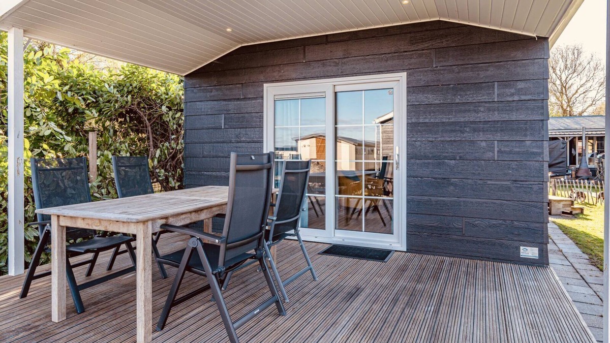 Zuideinde House | Chalet "De Kleine Belter" is a beautiful chalet for up to four guests.