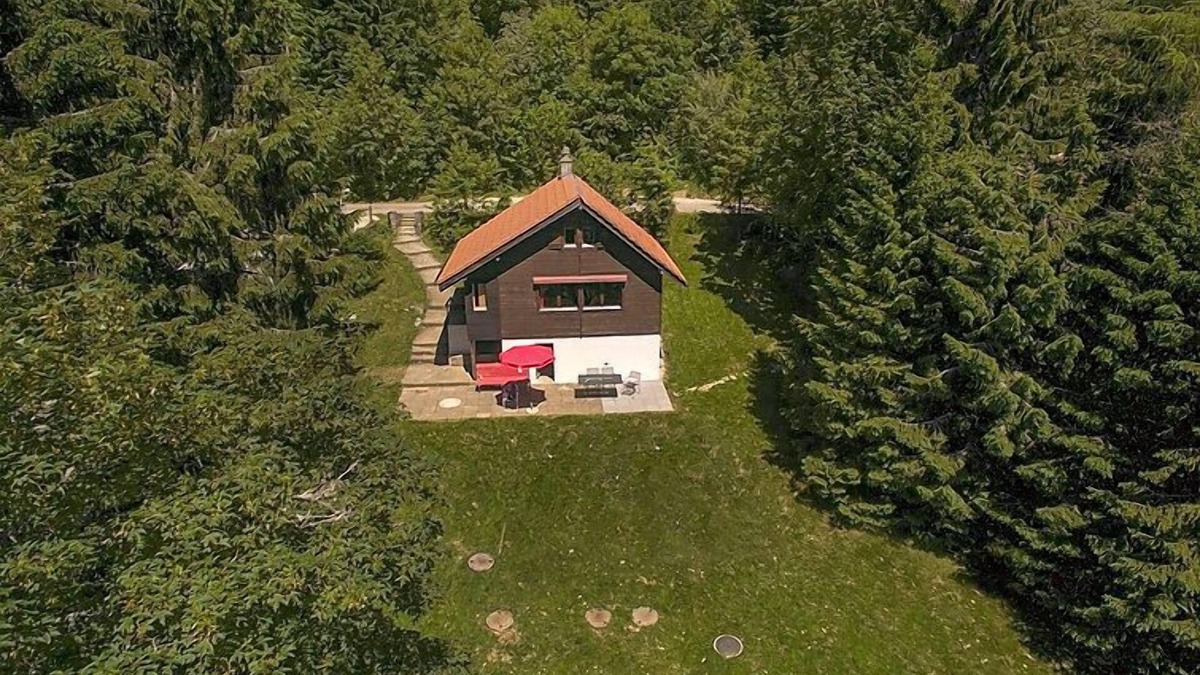 La Vue des Alpes House | Chalet de la Vue des Alpes by Interhome
