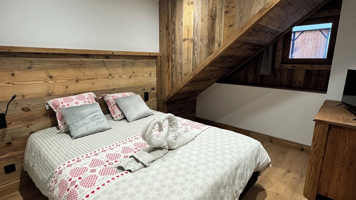 Les Allues Ski Chalet | Chalet de Montagne Vallée de Méribel, 3 bedrooms with bathroom - Near slopes/Shops