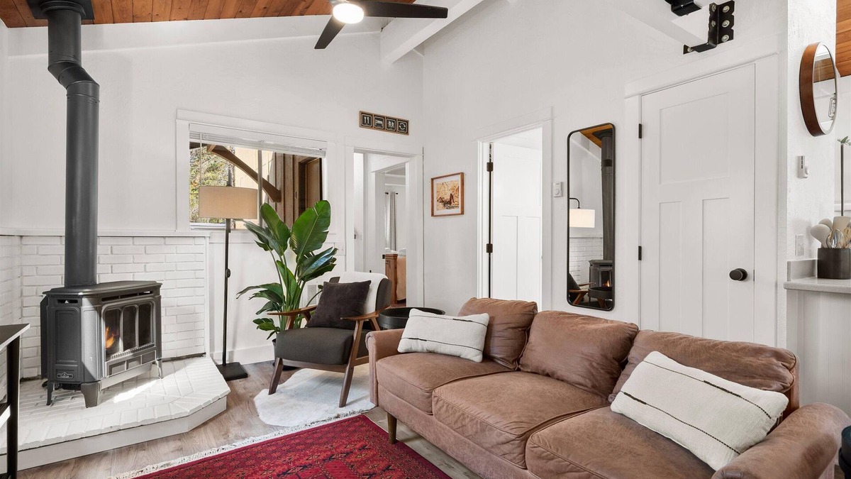 Sunriver Ski Chalet | Chalet Des Chutes, Steps to Village, Hot Tub, SHARC