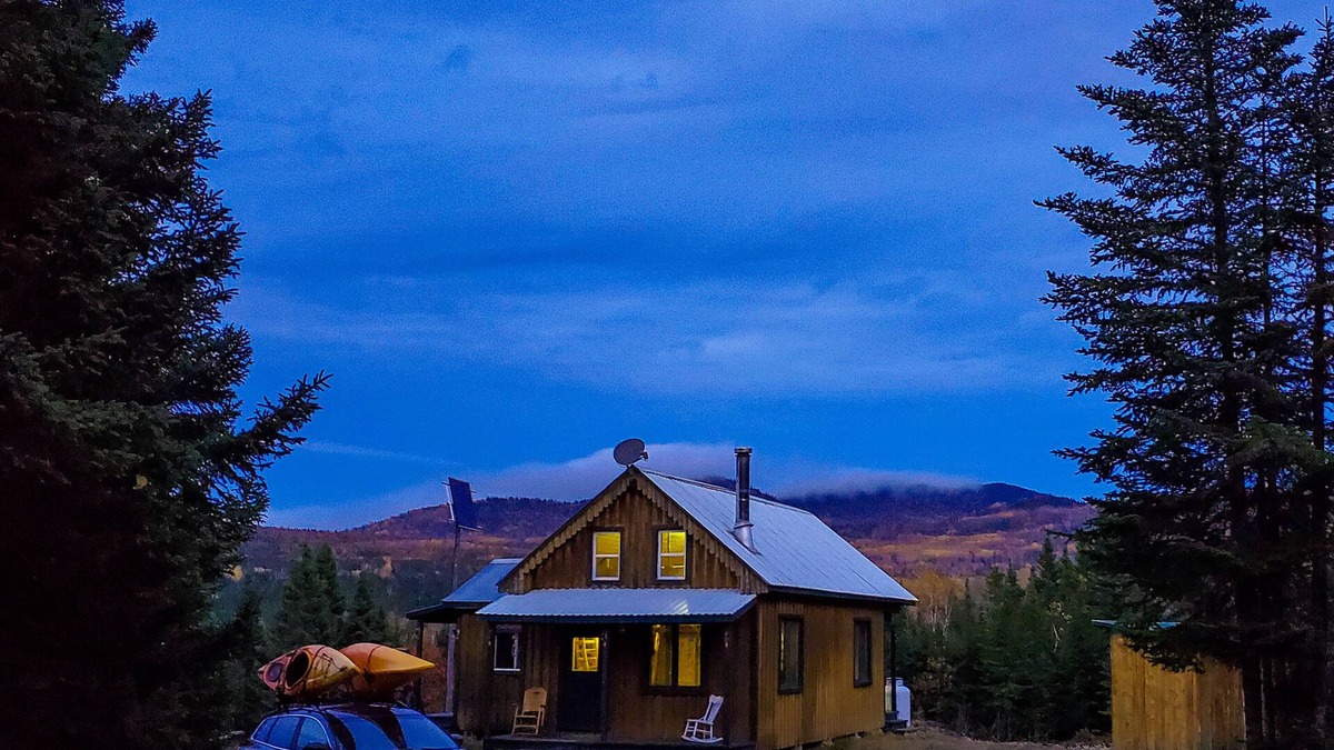 Les Eboulements Cabin | Chalet du cratère de Charlevoix en pleine forêt