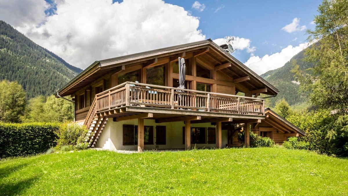 Les Praz-de-Chamonix Ski Chalet | Chalet du Bois-Superb 4 bedroom chalet completely renovated and ideally located