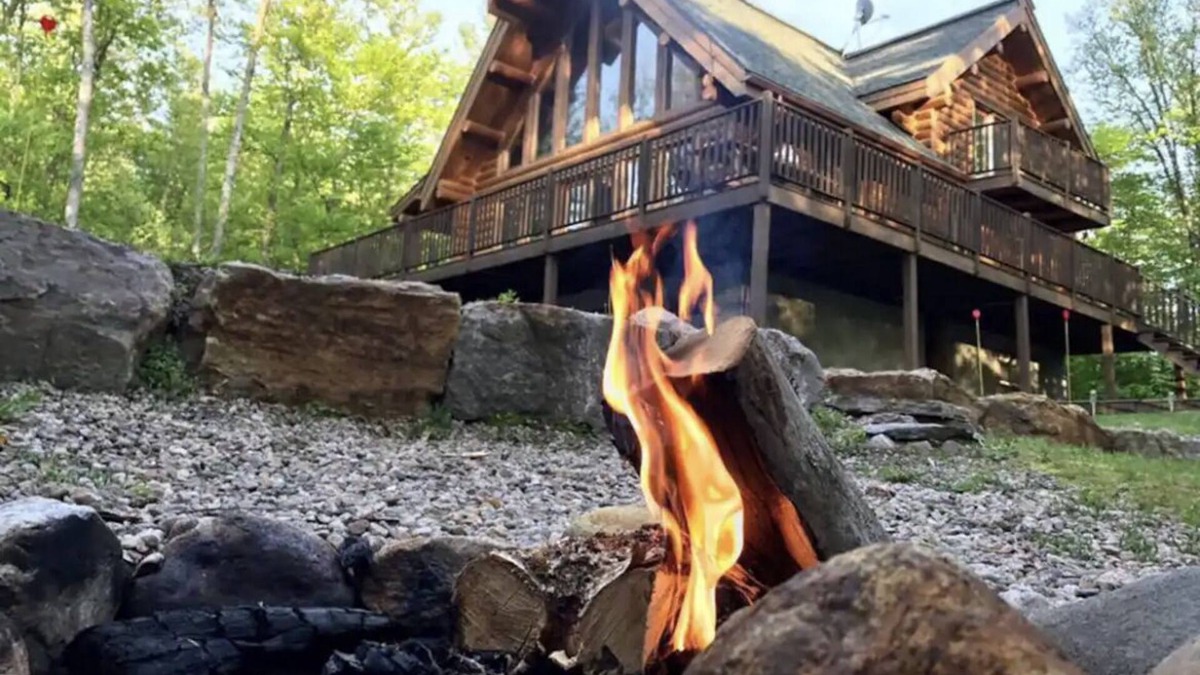 Labelle Ski Chalet | Chalet en Bois Rond Avec SPA/LAC À Proximité/Tremblant