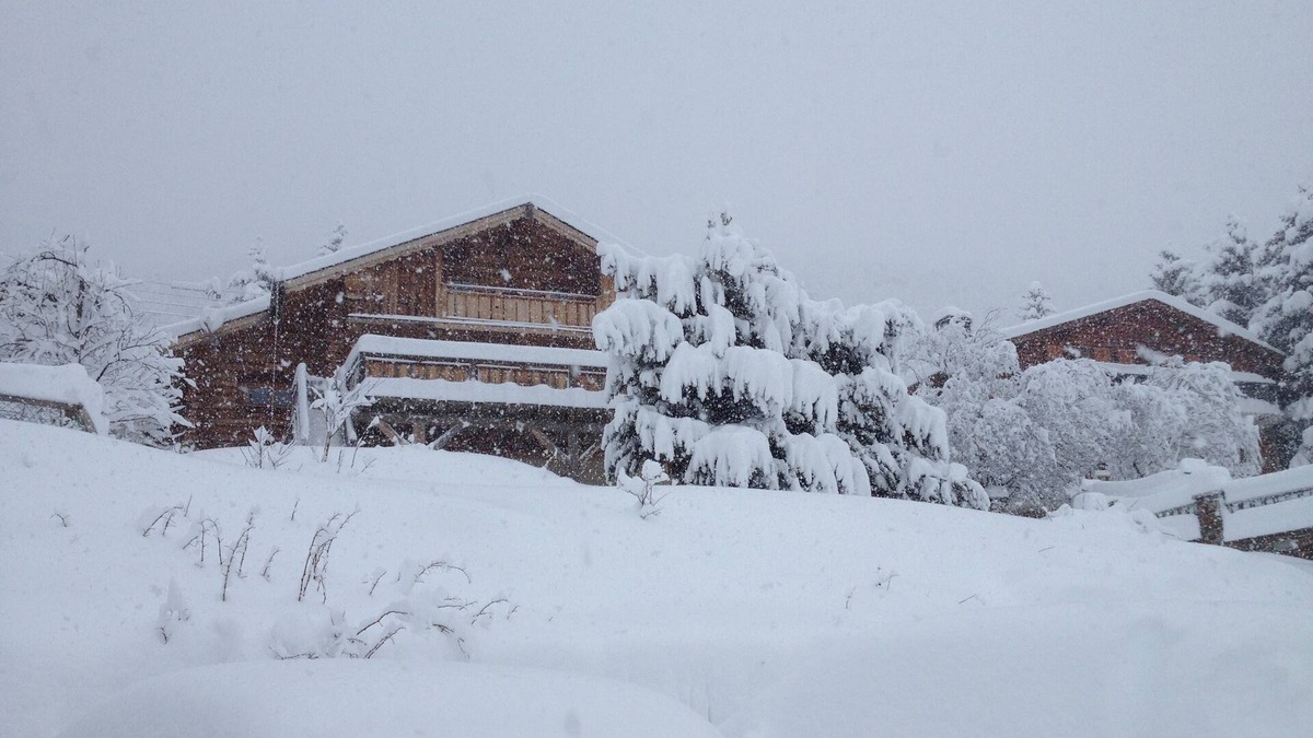 Les Angles Ski Chalet | CHALET EN LOGS ANGLES 6 TO 9 PEOPLE 4 STARS VIEW OF LAKE MATEMALE