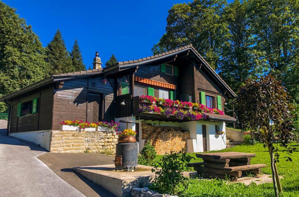 Le Locle Ski Chalet | Chalet en pleine nature avec Spa