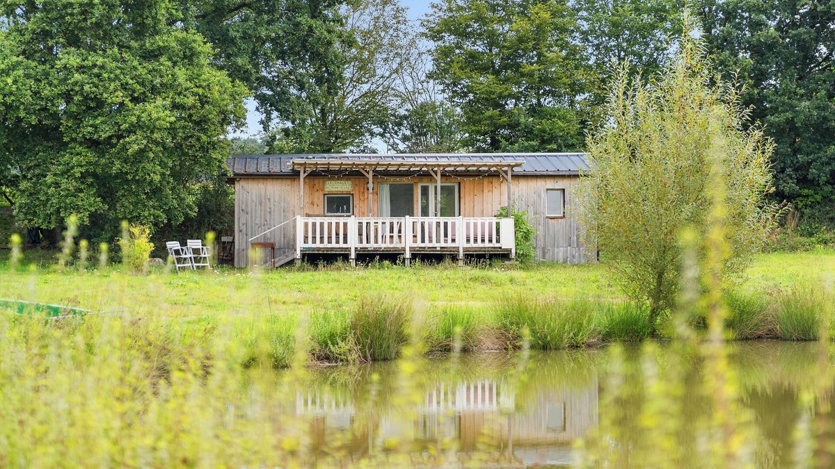 Broons Ski Chalet | Chalet 'En Pleine Nature' with Shared Garden