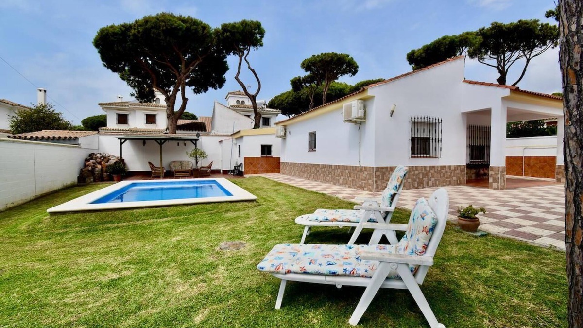 Los Gallos-Cerromolino Villa | Chalet A Levante in the heart of La Barrosa, very close to the beach