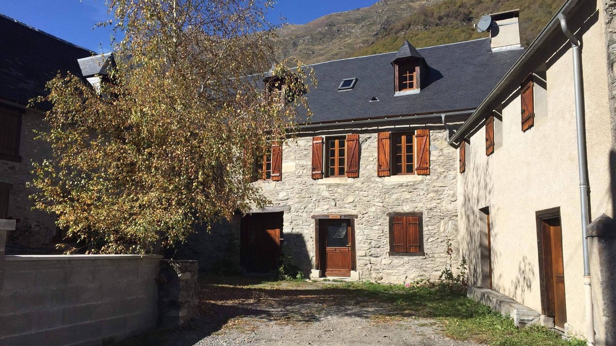Cadeilhan-Trachere Ski Chalet | Chalet Familial Dans Petit Village des Pyrénées