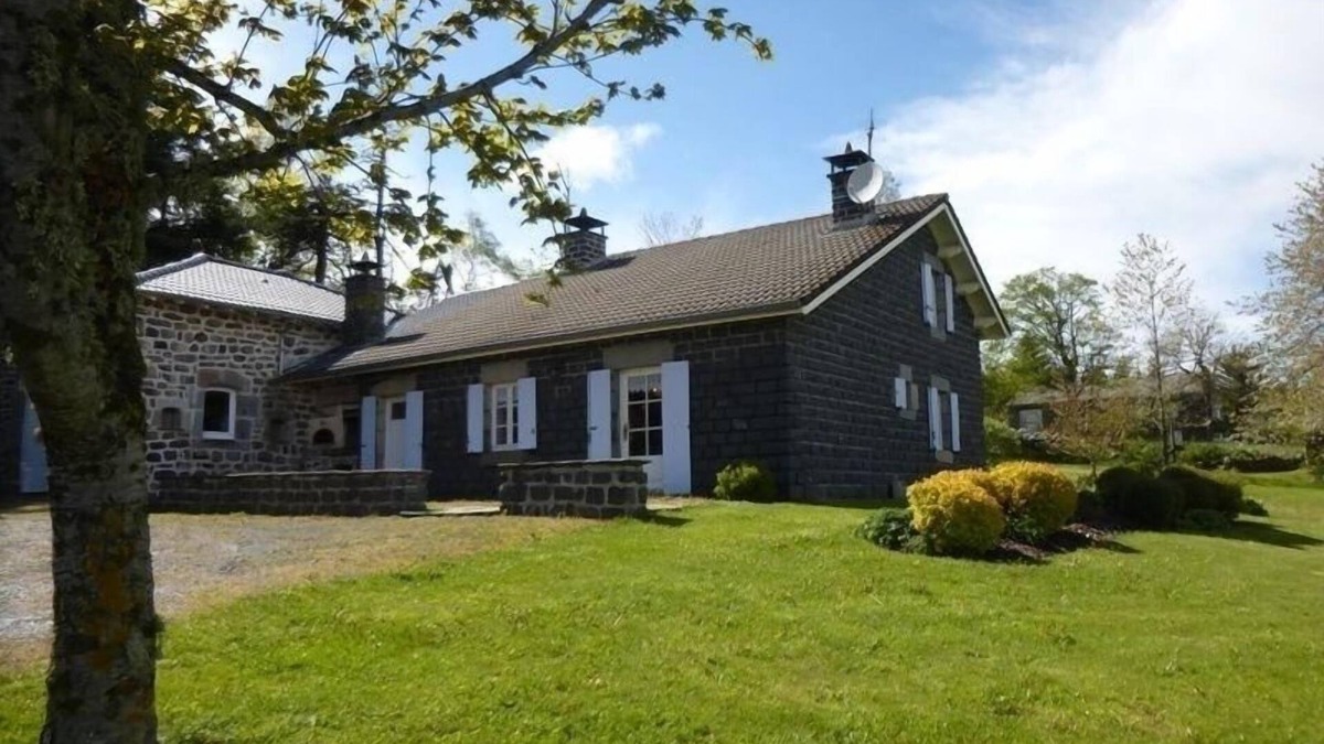Araules Cottage | Chalet familial près de la forêt avec grand terrain, jeux pour enfants et cheminée