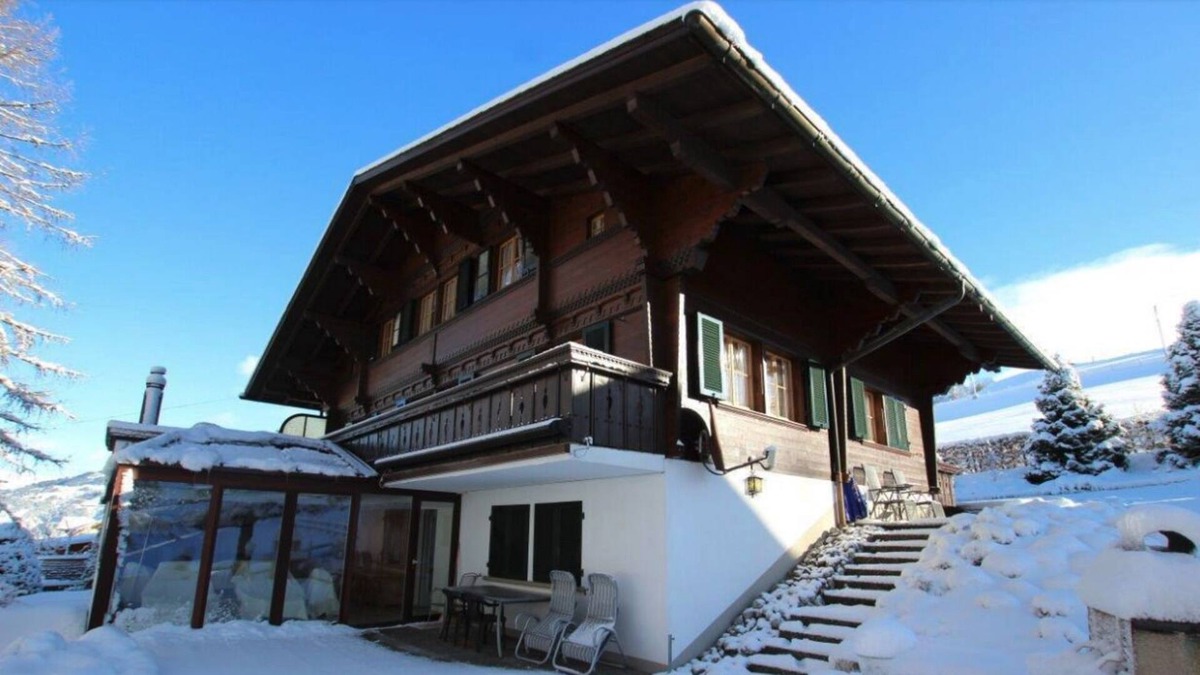 Zweisimmen Ski Chalet | Chalet Finkenwiese, apartment for 8 adults + 5 kids, ski-in