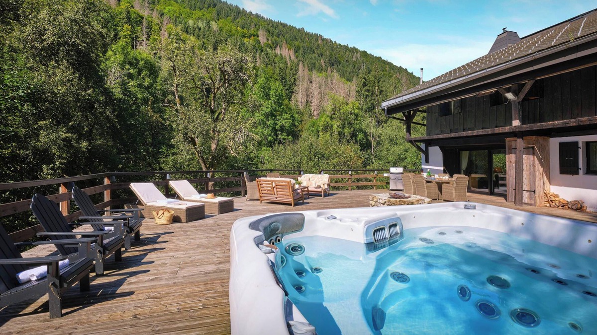 Saint-Jean-dʼAulps Ski Chalet | Chalet Fleur d'Aulps - Secluded holiday for 12 with spa - OVO Network