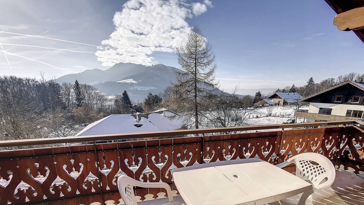 Feternes Ski Chalet | Chalet Flora, Mountains and Lake