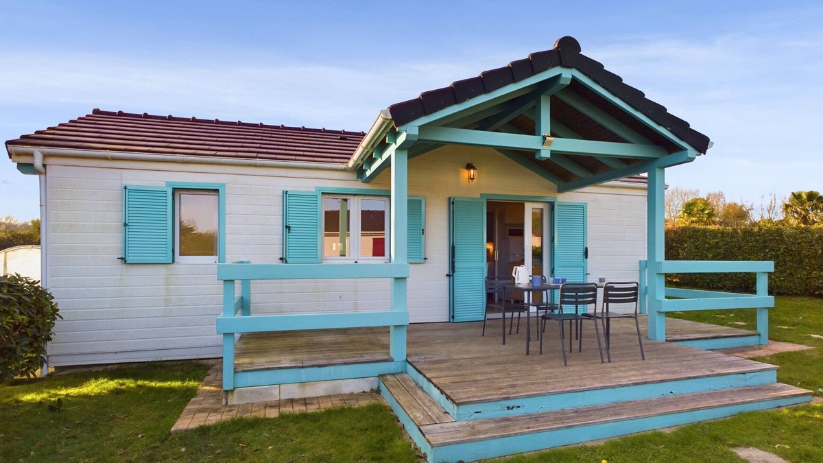 Combrit Ski Chalet | Chalet for 4 in a residence with swimming pool