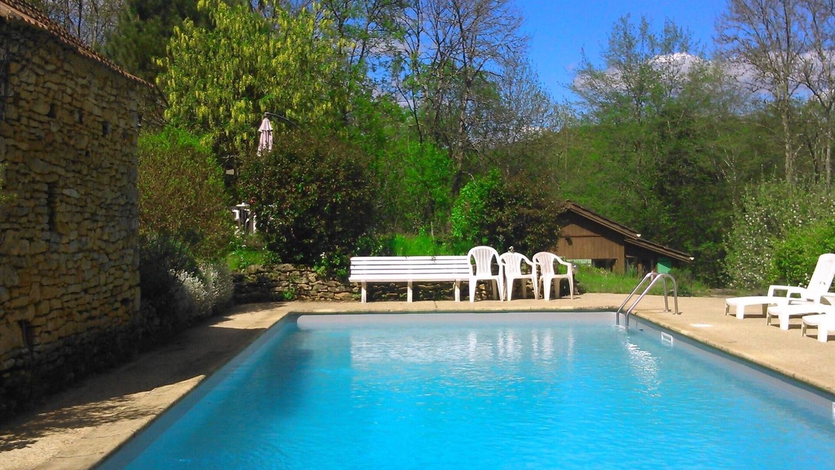Marquay Ski Chalet | Chalet for 5 (1 large adult bedroom + children's sleeping area on mezzanine) - swimming pool