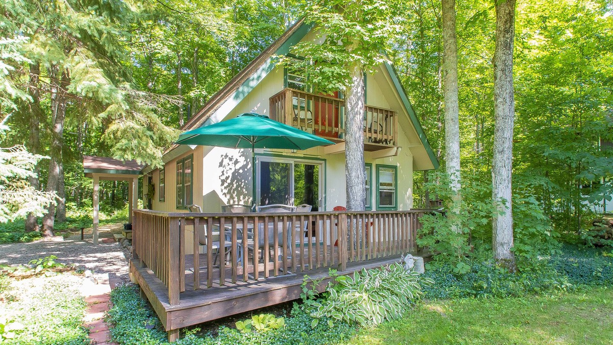 Boyne Falls Ski Chalet | Chalet for All Seasons-5 minute drive to Boyne Mountain Ski Resort