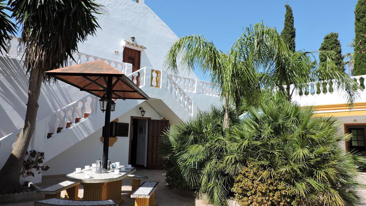 Conil de la Frontera Cottage | Chalet for 14 people at 900 meters from the beach in the Dehesa de Roche in Conil