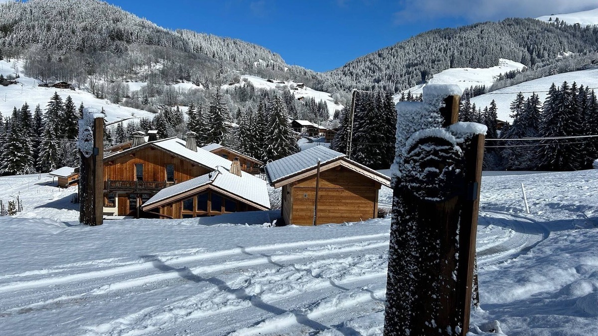 Notre-Dame-de-Bellecombe Ski Chalet | Chalet de l'Ours, at the foot of the Espace Diamant slopes, ideal for families