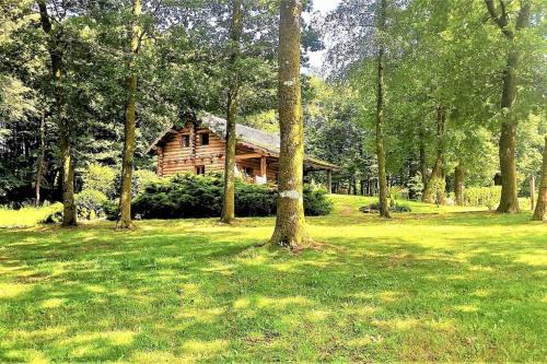 Saint-Hilaire-les-Courbes Ski Chalet | Chalet des lacs