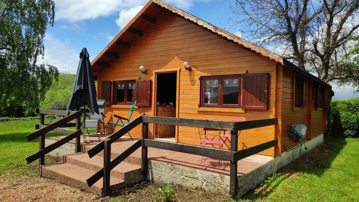 Saint-Leger-de-Fougeret Ski Chalet | Chalet des Michots