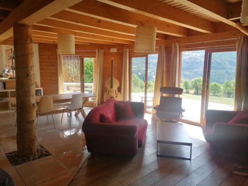 Saint-Martin-de-Queyrieres Ski Chalet | Chalet cadre montagne au pied des Ecrins