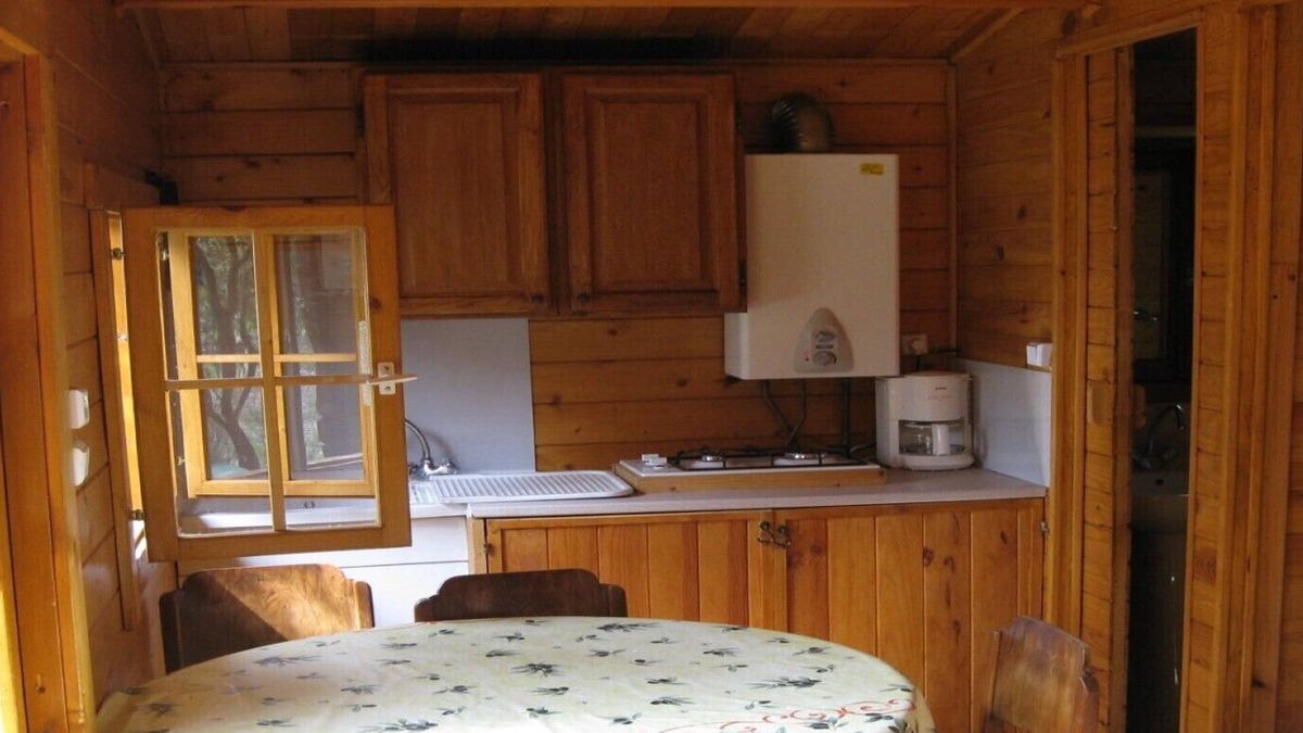 Ventoux-Comtat-Venaissin Cottage | Chalet in Provencal pine forest