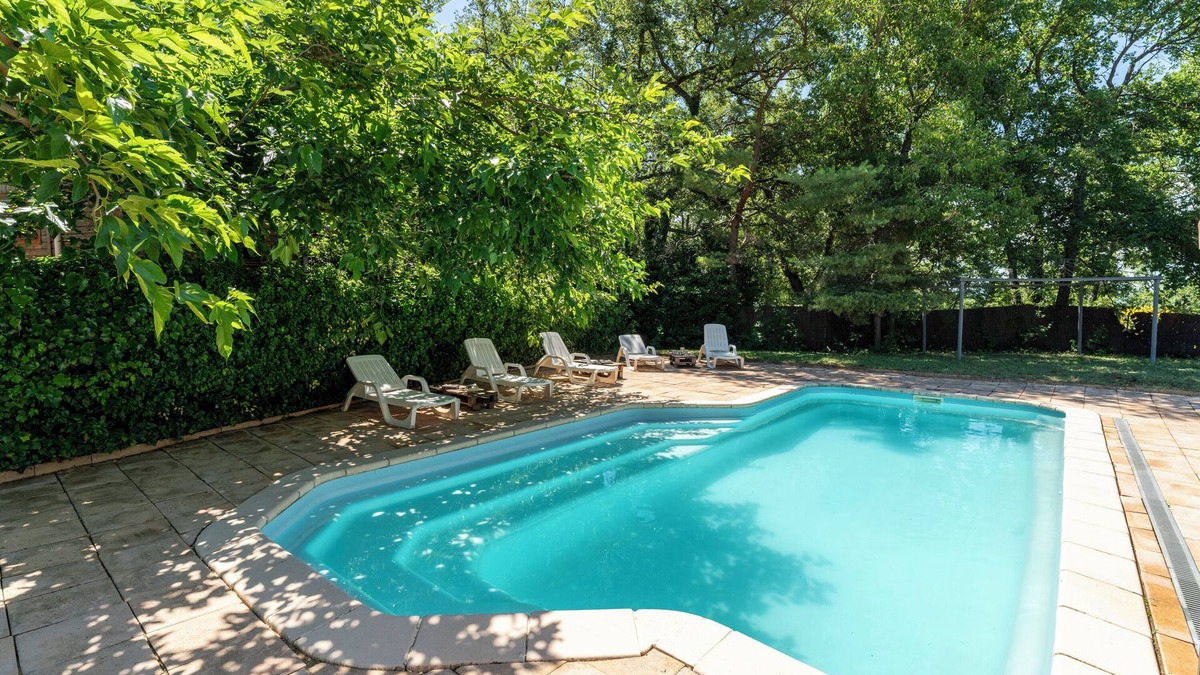 Mirabel-aux-Baronnies Ski Chalet | Chalet 'Gite Thym' with Shared Pool, Private Terrace and Wi-Fi