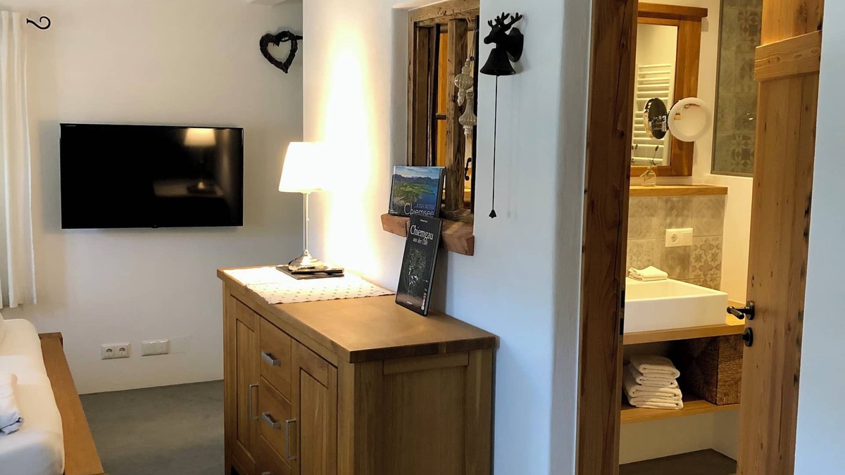 Staudach-Egerndach Apartment | Chalet Hochgern 65 m², for 2-3 persons, mountain view, WLAN, balcony