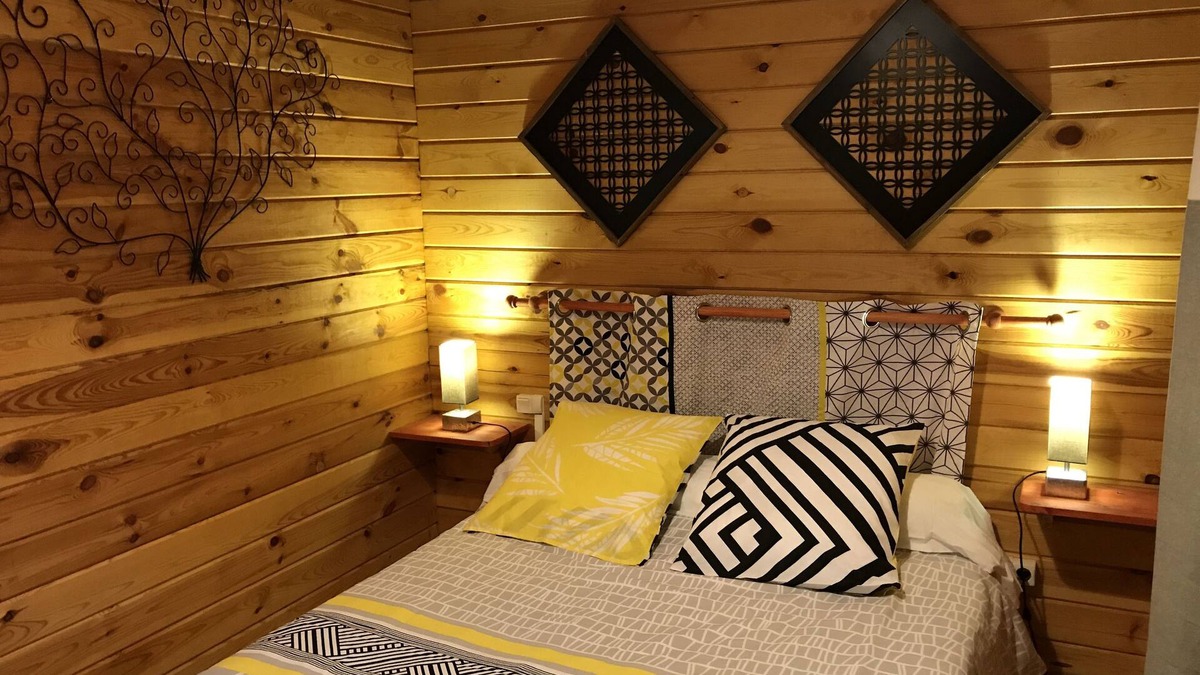 Vergt-de-Biron Ski Chalet | Chalet in a wooded setting in Périgord Pourpre