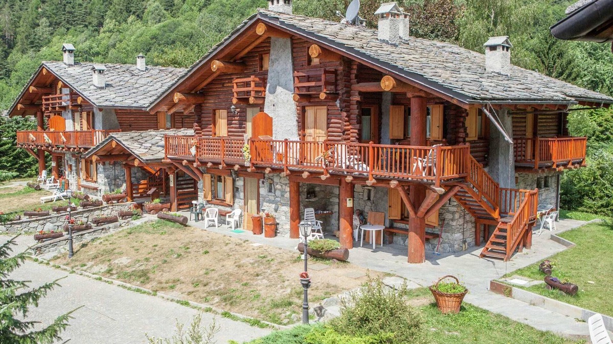 Antey-Saint-Andre Ski Chalet | Chalet in Antey-Saint-André with Mountain Views