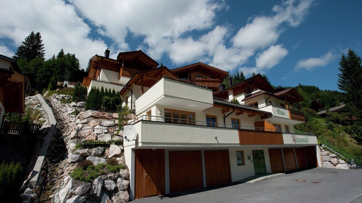 Hinterglemm Ski Chalet | Chalet in Saalbach near Ski Lift & Sauna
