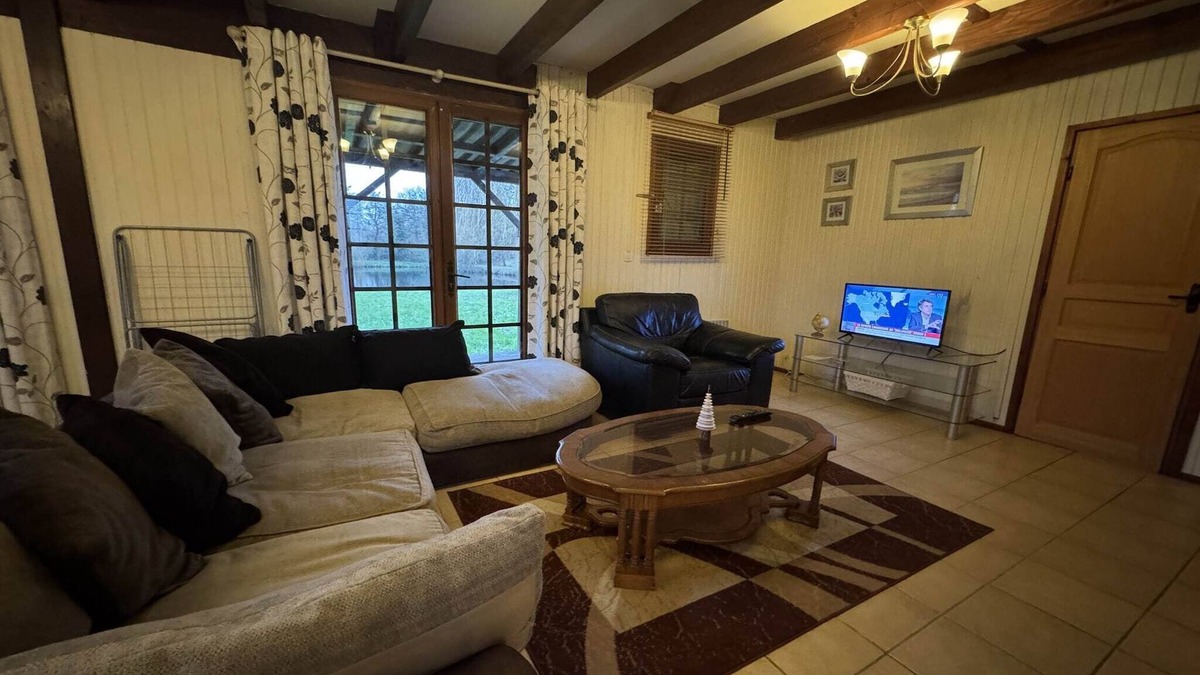 Aubigne-Racan Ski Chalet | Chalet in Aubigné-Racan with Pool & Garden