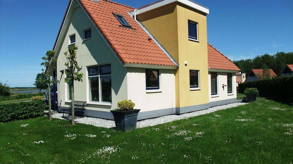 Suameer Villa | Chalet in Bergumermeer by the Marina