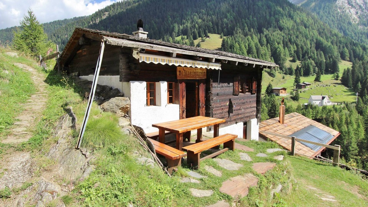 Grengiols Ski Chalet | Chalet in Binn near Forest & Scenic Valley