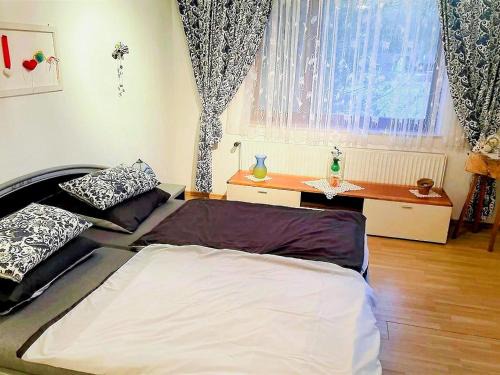 Weitensfeld Apartment | Chalet in Flattnitz near Ski Slopes & Lakes