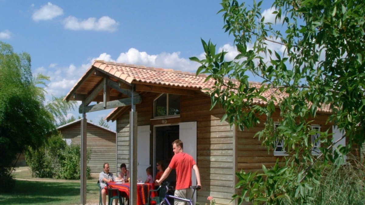 Castelmoron-sur-Lot Ski Chalet | Chalet in France with Garden Terrace