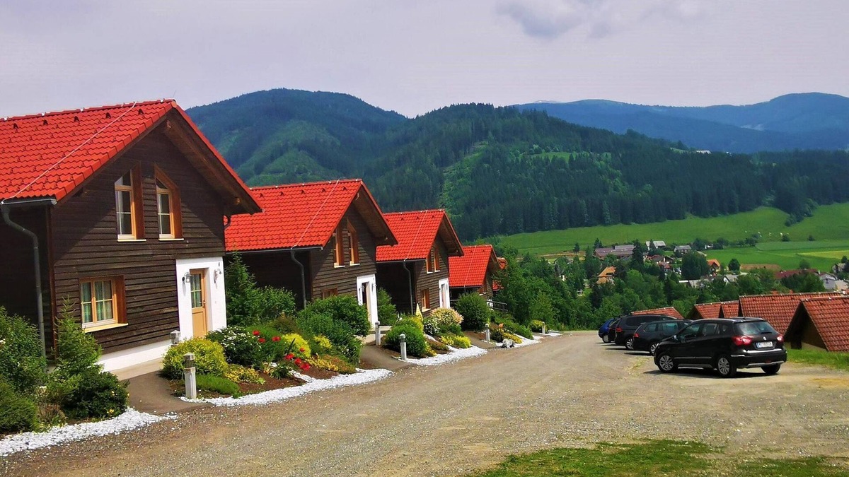 Gaal Ski Chalet | Chalet in Gaal by Ski Slopes & Bathing Pond