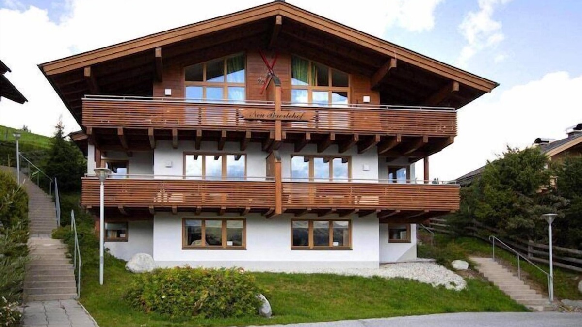 Konigsleiten Apartment | Chalet in Hohe Tauern with Panoramic Views