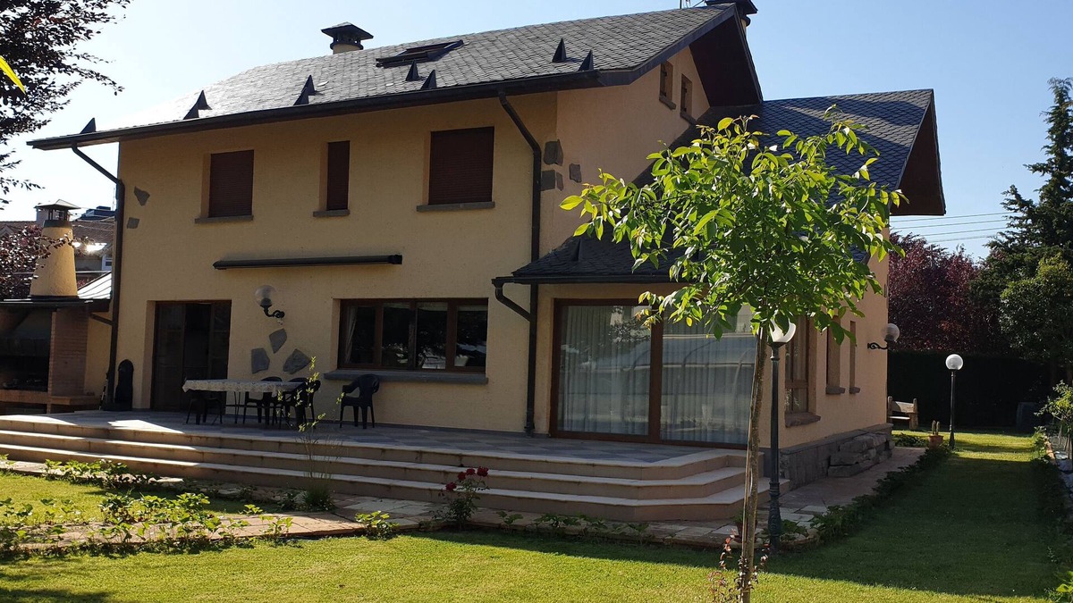 Jaca House | CHALET IN JACA. SKI. PRIVATE POOL