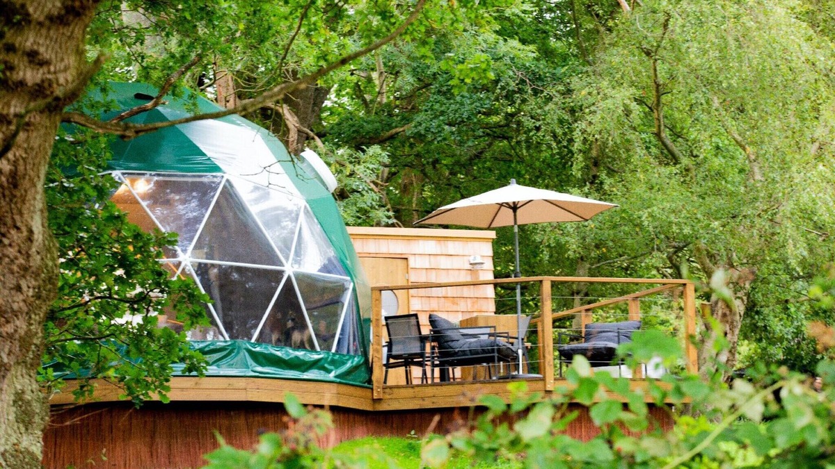 Chiddingstone Hoath Ski Chalet | Chalet in Kent with Hot Tub & Countryside Views