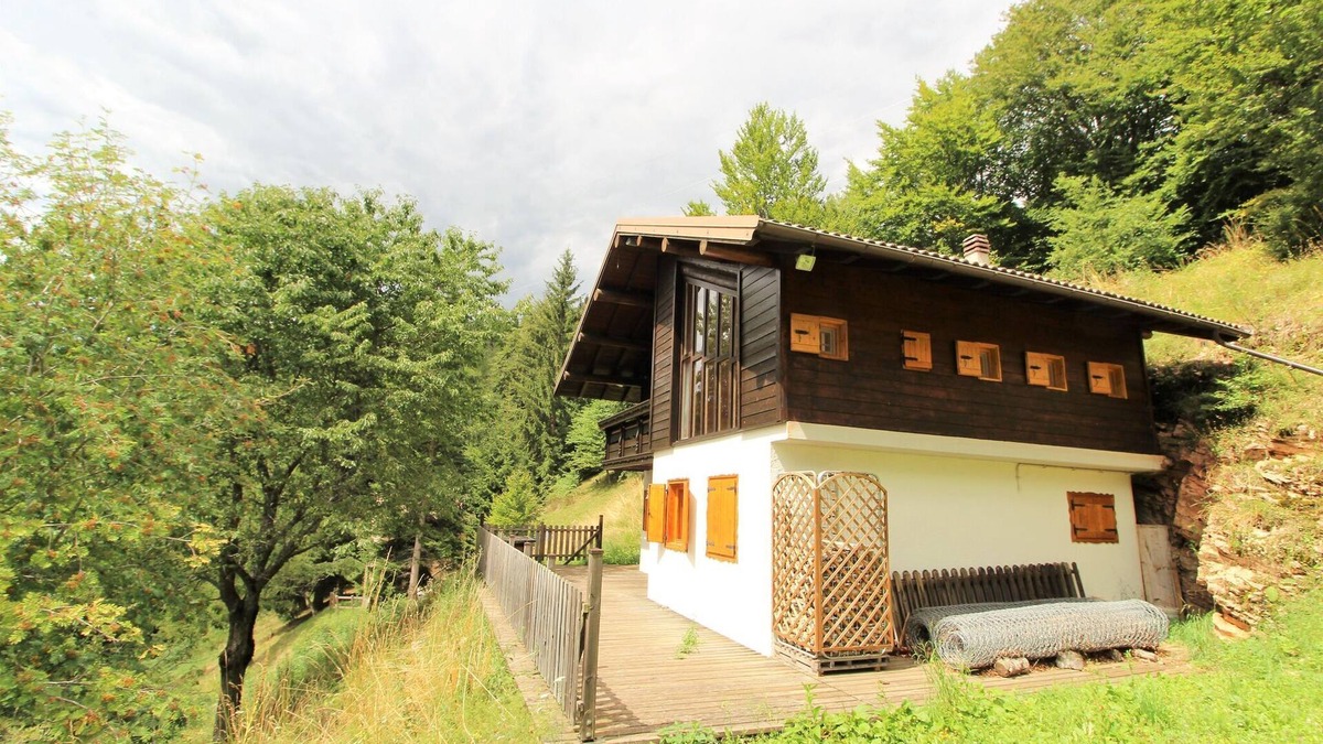 Lamon Ski Chalet | Chalet in Lamon with Stunning Mountain Views